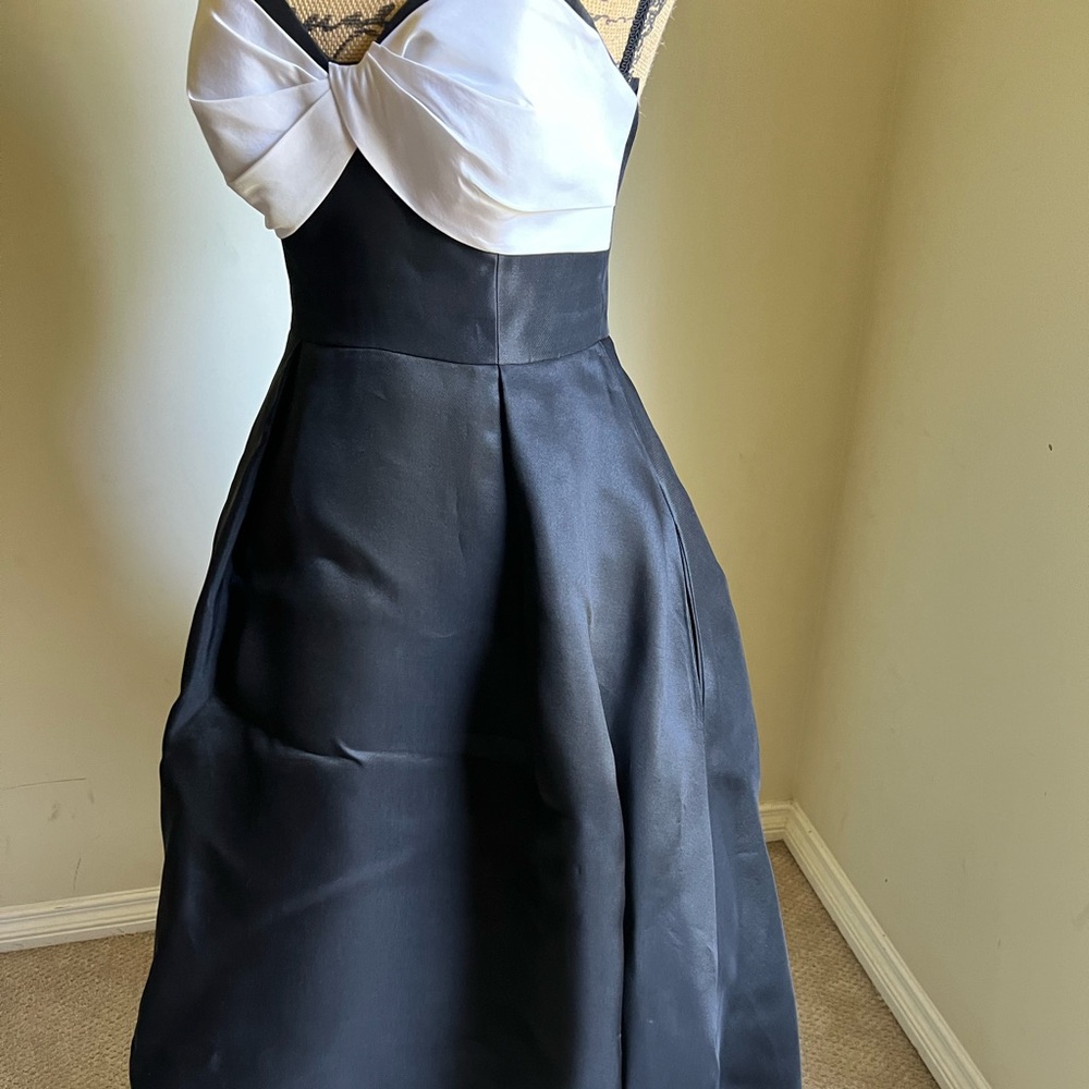 🖤SOLD🖤Carolina Herrera Sweetheart Neck Strapless Silk Faille Ballgown BLACK - Picture 10 of 17